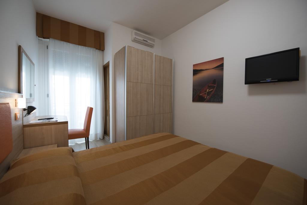צ'סנטיקו Hotel Iride & Spa מראה חיצוני תמונה