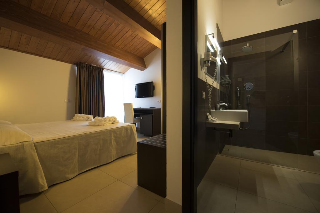 צ'סנטיקו Hotel Iride & Spa מראה חיצוני תמונה
