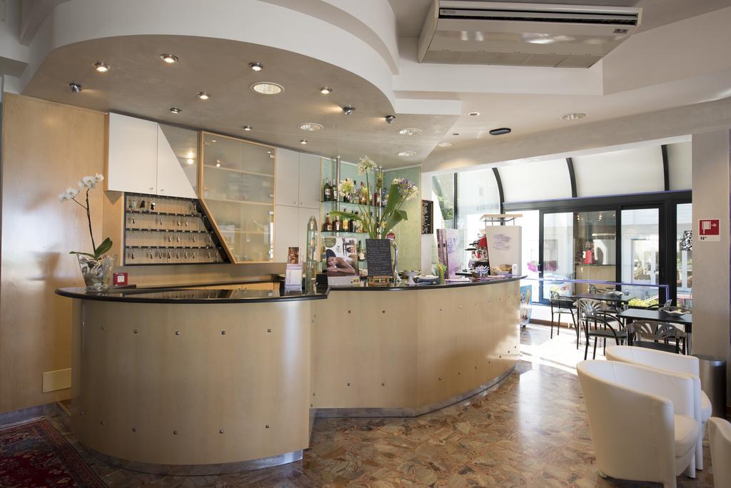 צ'סנטיקו Hotel Iride & Spa מראה חיצוני תמונה